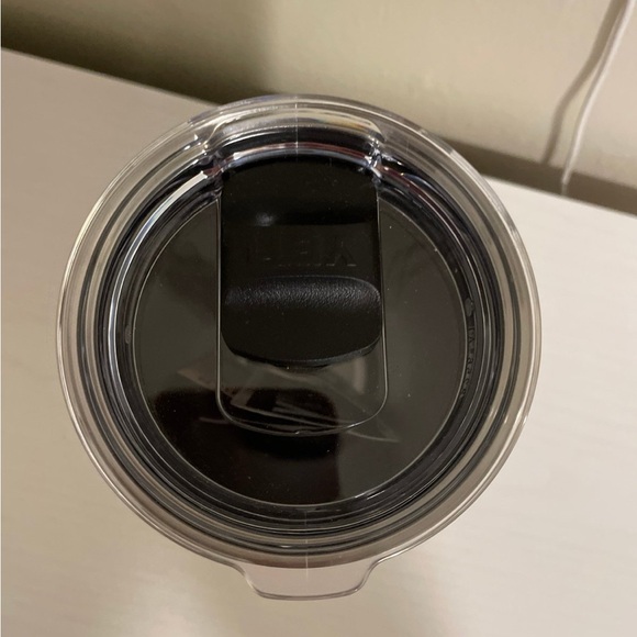 YETI Rambler 20 oz Tumbler Light Pink limited edition, textured cherry blossom - Picture 3 of 5